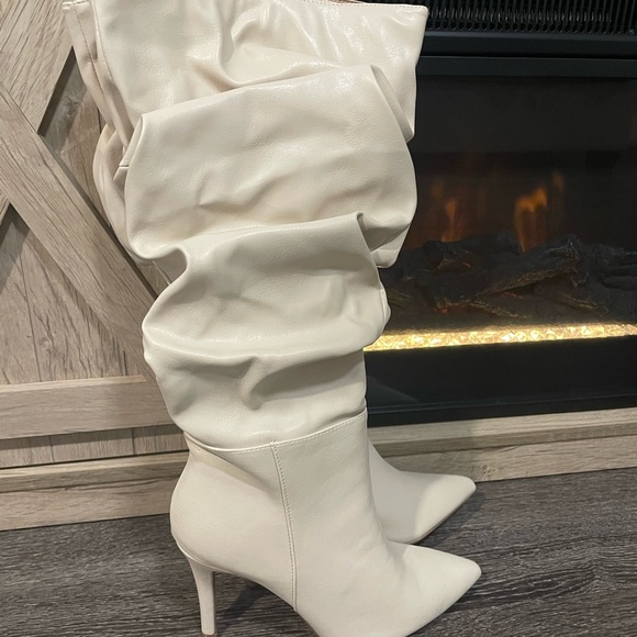 BRAND NEW EXTRA WIDE CALF BOOT. OFF WHITE/CREAM COLOR. SIZE 8.5 - Picture 2 of 4
